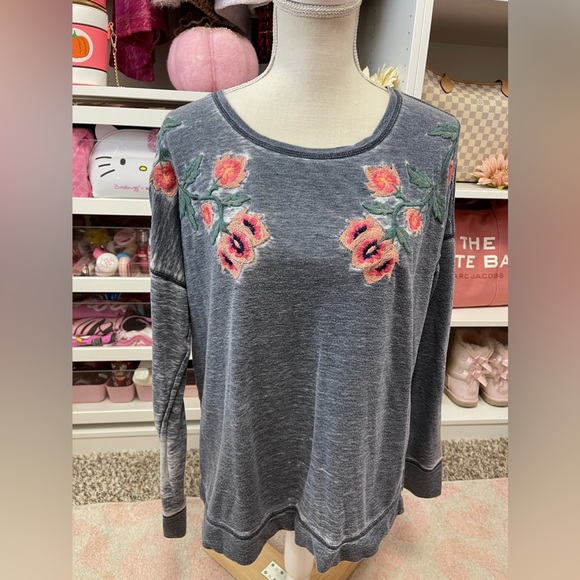 Lucky brand gray embroidered rose sweartshirt Large - Picture 3 of 5